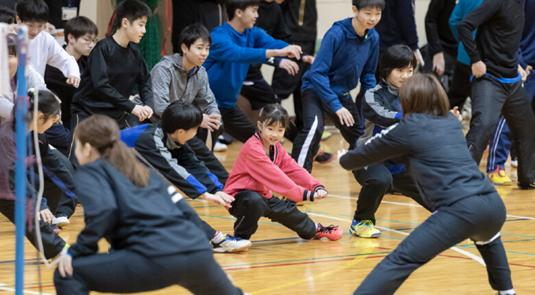 Image: Class participants warming-up with the NTT EAST badminton players