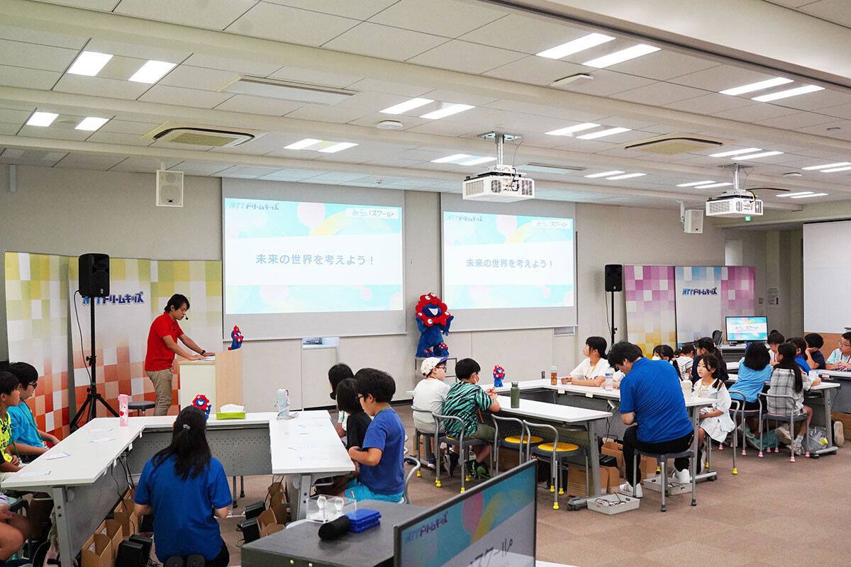 Image: Workshop 4: 'Let's think about the world of the future'1