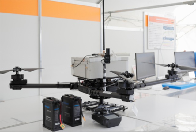 Image: Noteworthy Technology 5: "Non-contact inspection technology for large structures" Using a drone as a transmitter/receiver for weak radio signals, it is possible to inspect offshore wind turbines while they are in operation.