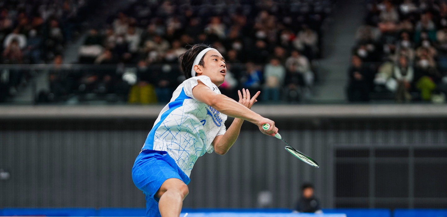 Image: Photograph of Badminton player Hiroki MIDORIKAWA during a match.