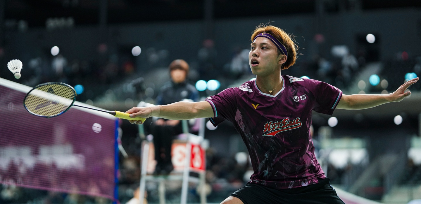 Image: Photograph of Badminton player Kodai NARAOKA during a match.