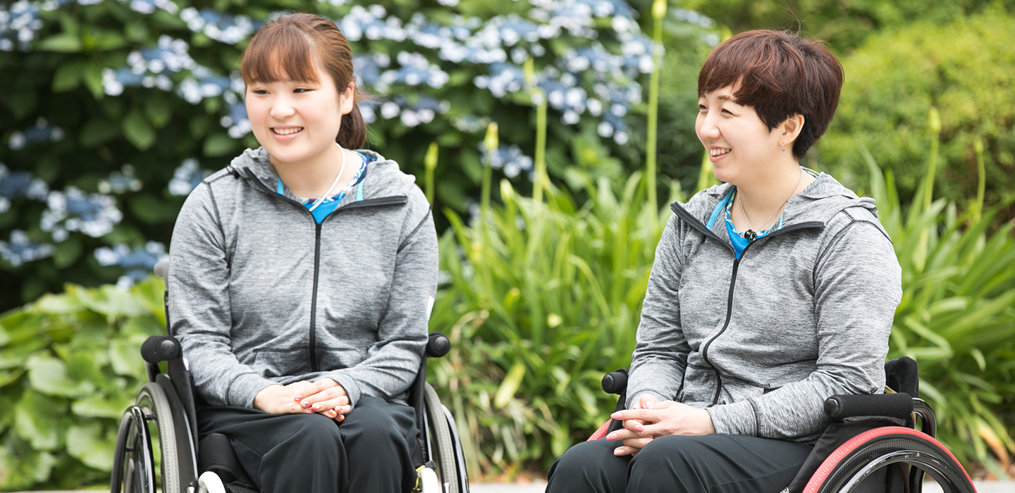 Image: Para-badminton players Yuma YAMAZAKI and Sarina SATOMI being interviewed.