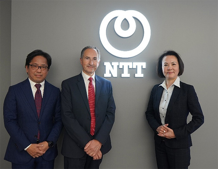 President and CEO of NTT Life Science and President of PRiME-R Kouji Korekawa (left), BCP Chairman of the Board Laurent Samama (center), NTT Senior Vice President Akiko Kudo (right)