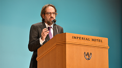 Appearance at the award ceremony1