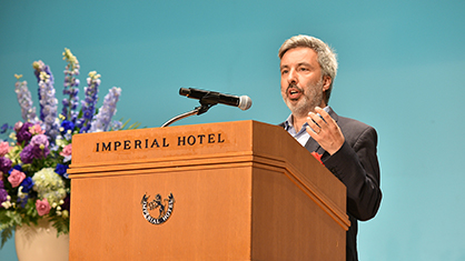 Appearance at the award ceremony1