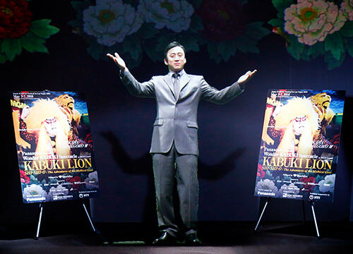 While in Las Vegas, Ichikawa Somegoro, participated in a virtual photo session at the event site at Haneda Airport.