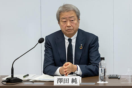 写真：澤田純 代表取締役社長が記者会見する様子