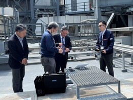 衛星機器による通信確保訓練の写真