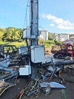 土砂災害により被災した携帯基地局の写真