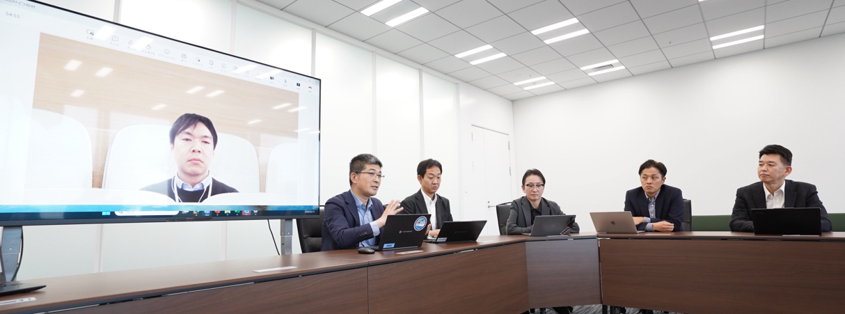 写真：座談会の様子