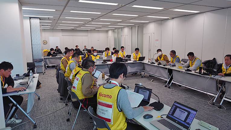 写真：実践的な訓練にこだわり、当日の打ち合わせも重要視された