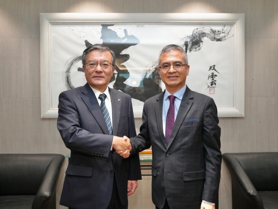 NTT島田社長（左）と中華電信のKuo CEO （右）
