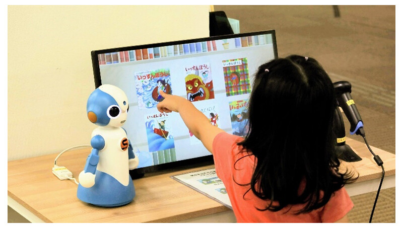 図4　ロボットの案内で、子どもの好みに合ったおすすめの絵本を推薦するシステム「ぴたりえタッチ」