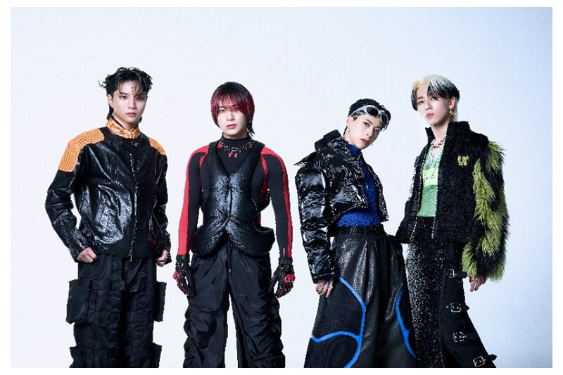 4人組ボーイズグループ OWVのメンバー写真。