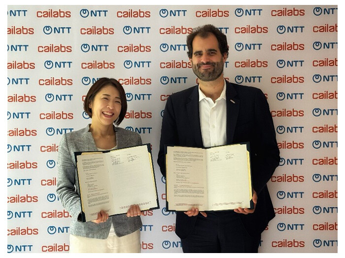NTT株式会社とCailabs社の覚書締結の模様。
