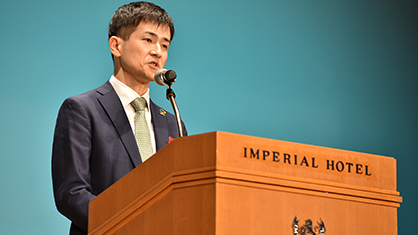 授賞式登壇の様子1