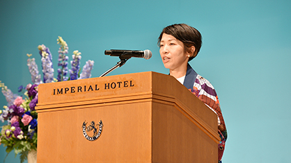 授賞式登壇の様子1