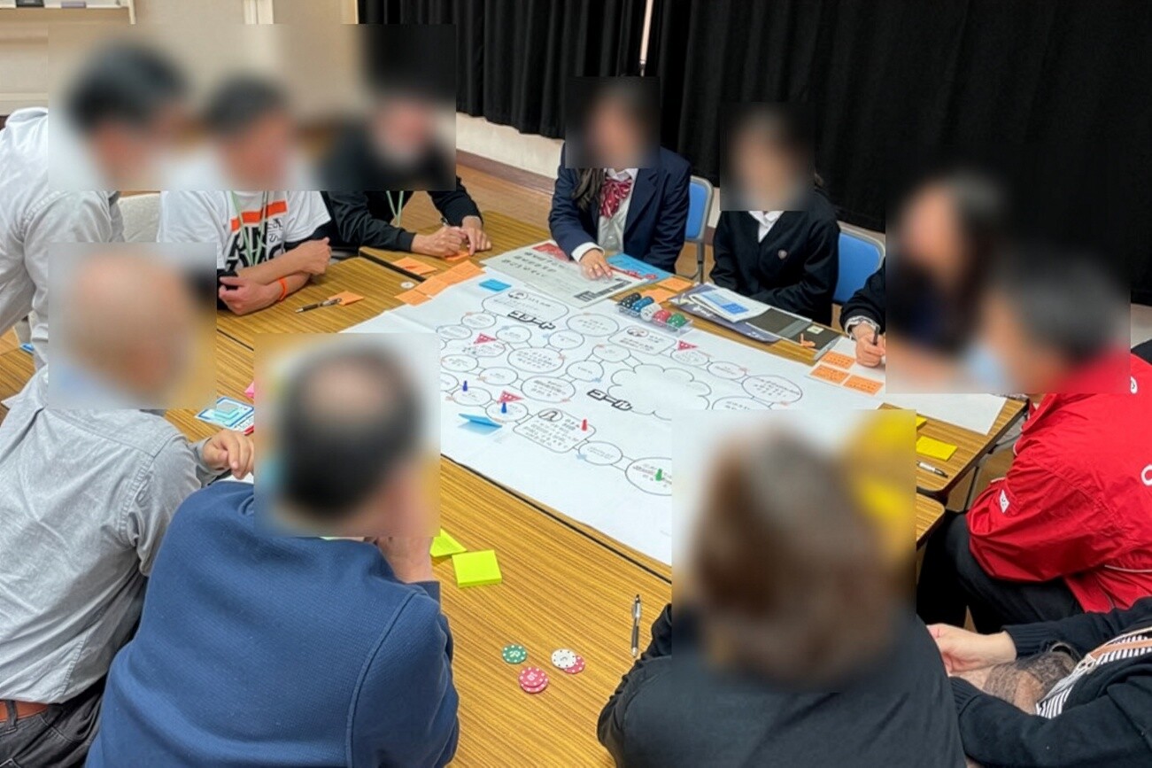 写真:ポジティブすごろくを楽しむ様子